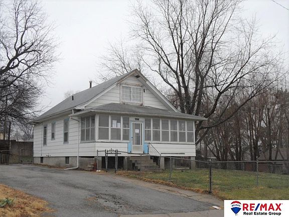 2nd image of 6027 Holmes St