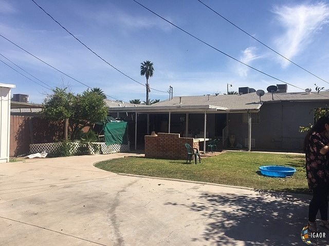 2nd image of 215 E 7th St