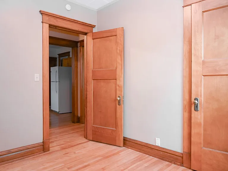 402 S 6th St — Photo 10