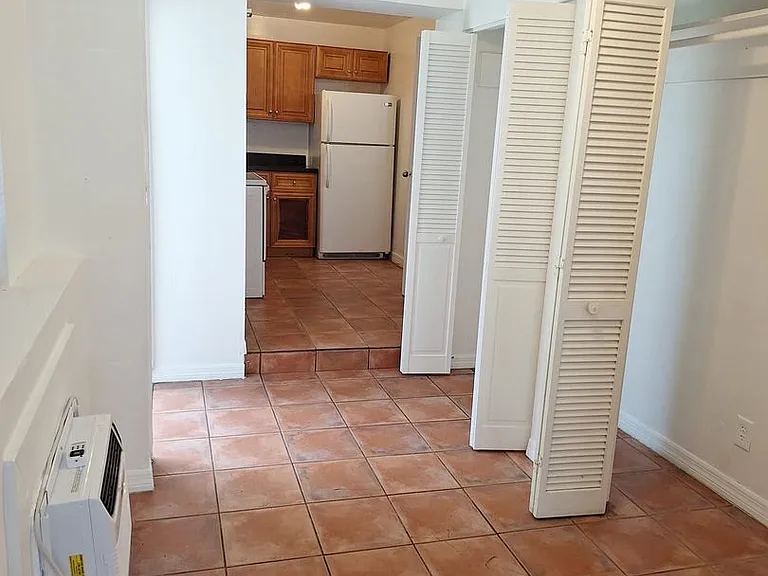 715 NW 116th Ter — Photo 3