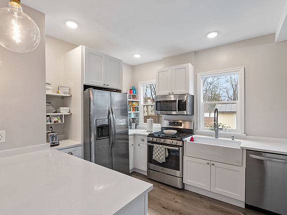 3rd image of 3923 Sheridan Ave S