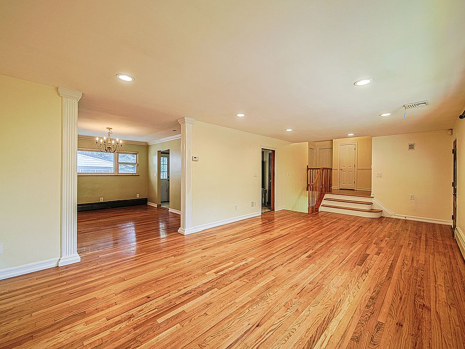 1st image of 20 Shetland Ln #1