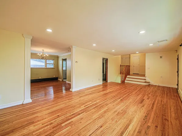 20 Shetland Ln #1, Palisades Park, NJ 07650