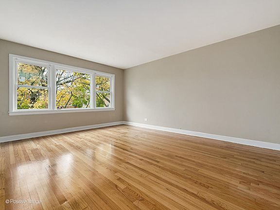 3rd image of 2633 W Balmoral Ave #2E