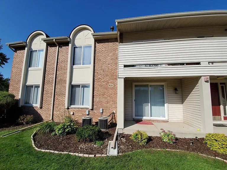 44477 Savery Dr — Photo 1