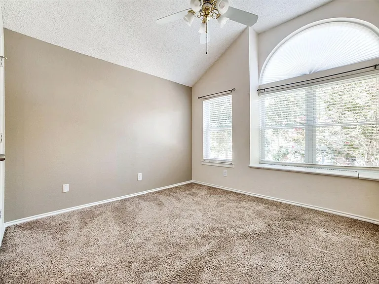 3321 Hazlewood Ct — Photo 32