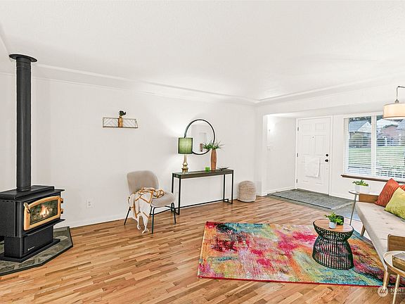 5th image of 1653 Firlands Drive