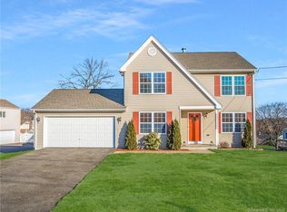 14 Ridgewood Rd, Newington, CT 06111