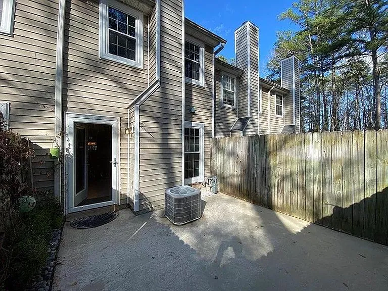4710 Brookwood Dr — Photo 2