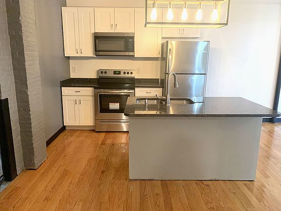 3rd image of 548 Roosevelt Ave Unit 3