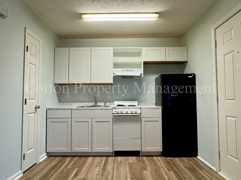 4516 Greentree Rd #8 — Photo 4