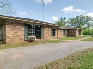 2015 Court Dr, Palestine, TX 75803