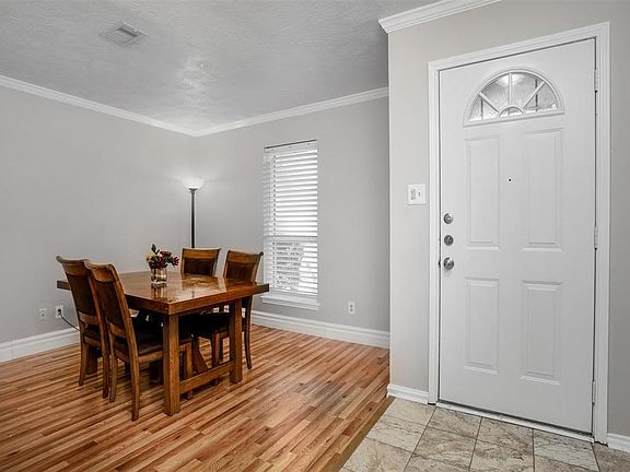 5th image of 2113 Williamsburg Ct S