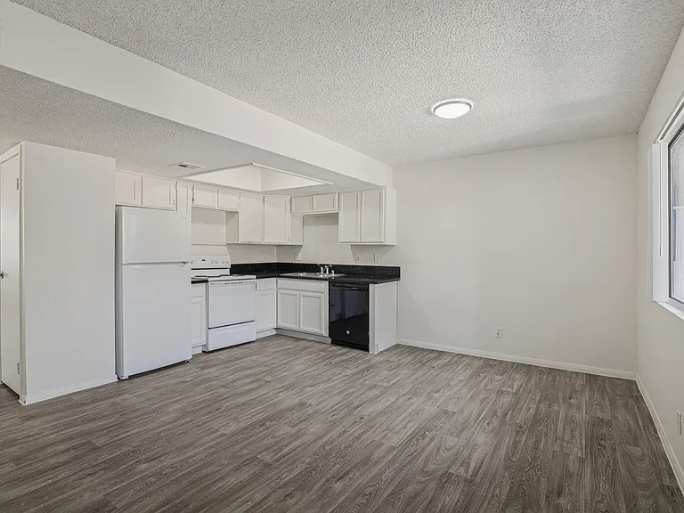Pacific Palms Apartment Homes — Photo 28