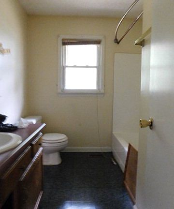 5th image of 146 Matthews St