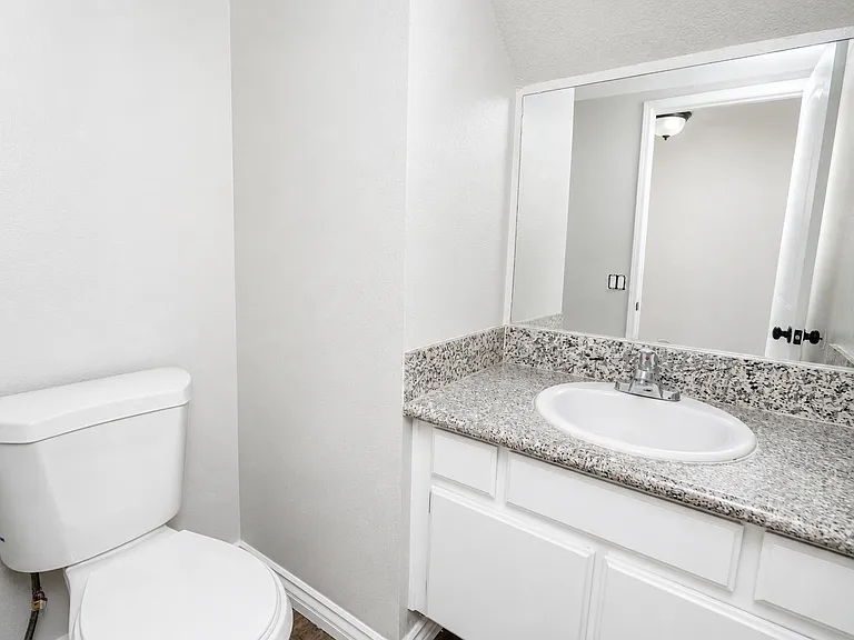 1112 S Cypress Ave #30 — Photo 6