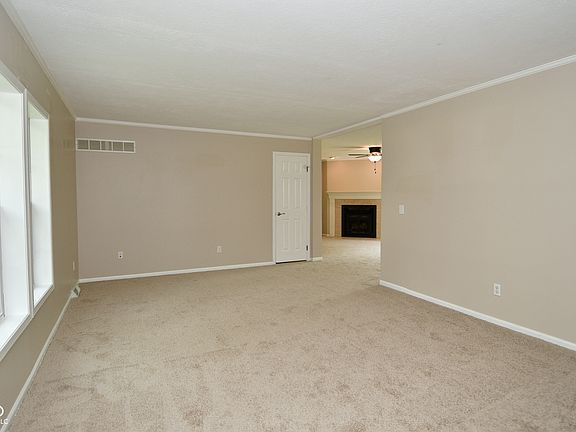 3rd image of 550 Jefferson Valley