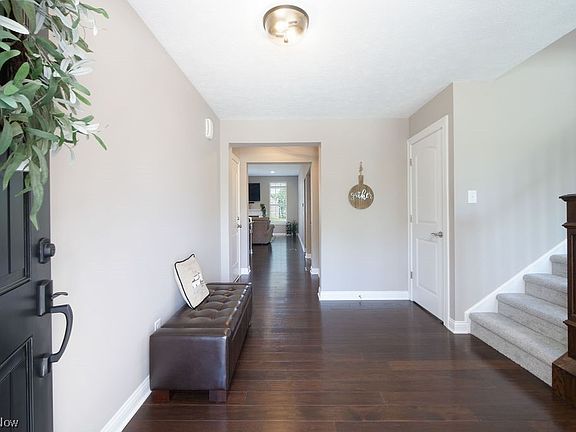 3rd image of 908 Stonewater Dr