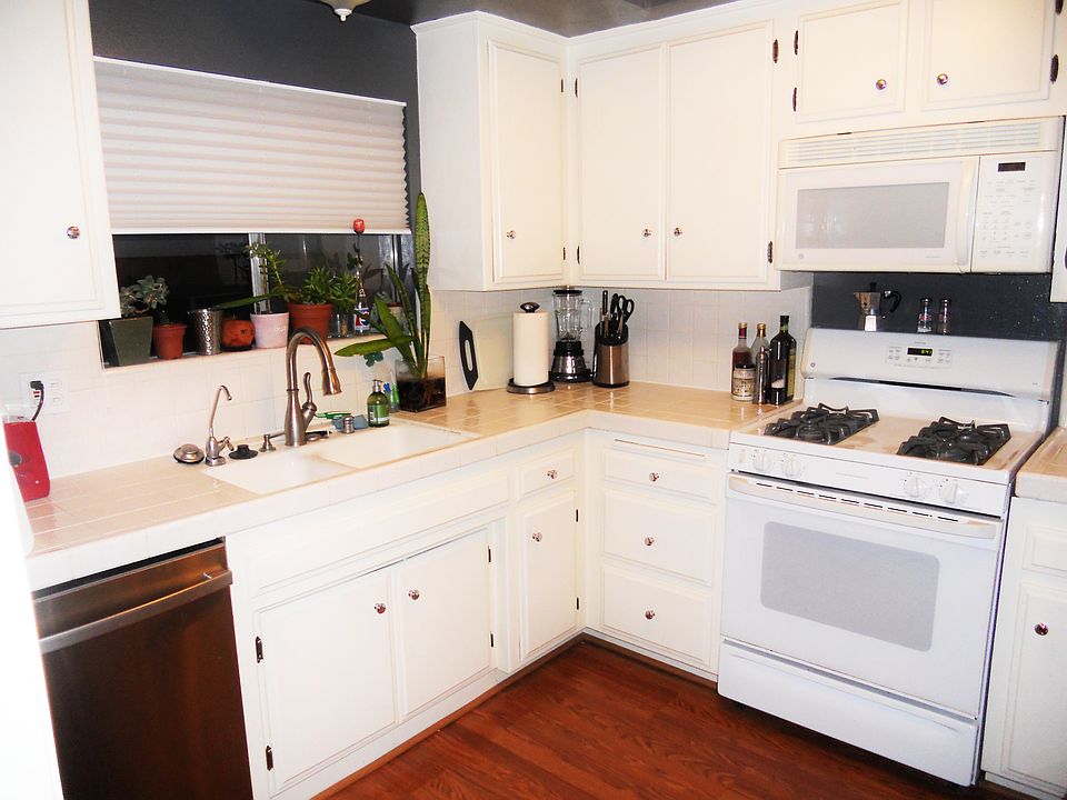1st image of 1828 Barry Ave APT 9