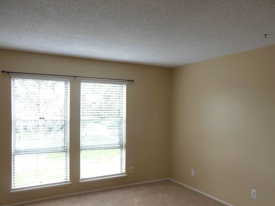 2nd image of 340 Bridge Pl