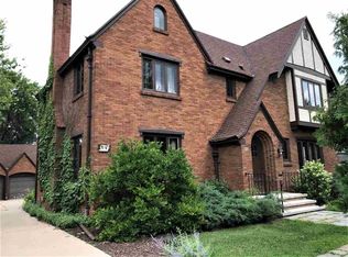 910 E College Ave, Appleton, WI 54911