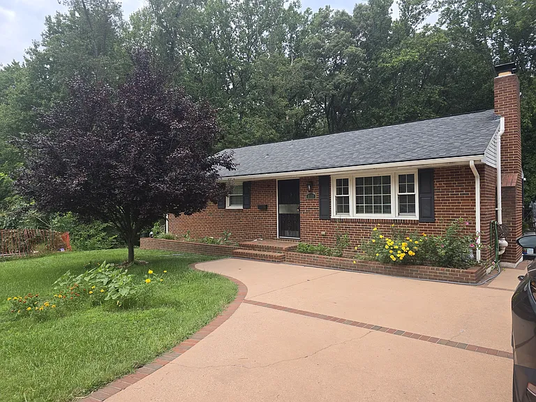 6808 Darby Ln — Photo 2