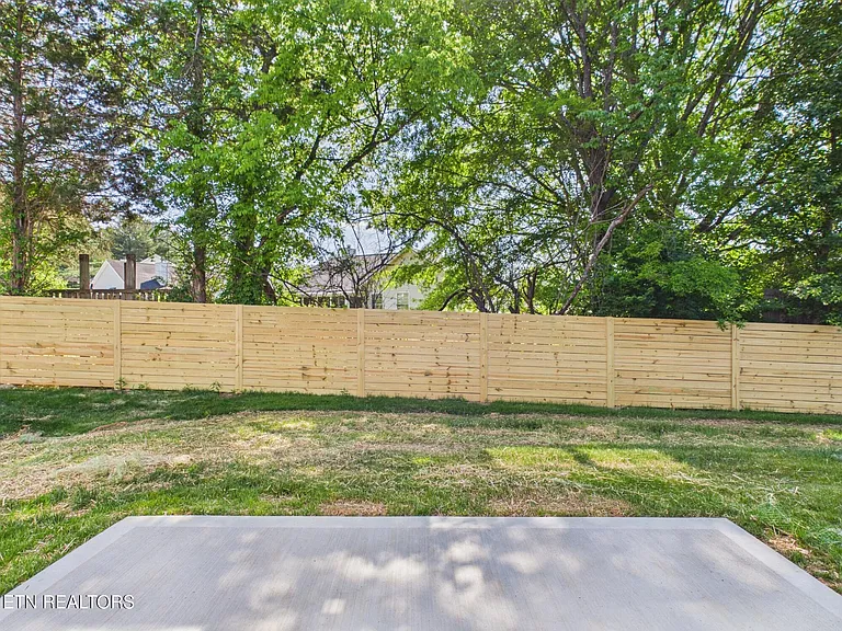 1729 Lateglow Way — Photo 4
