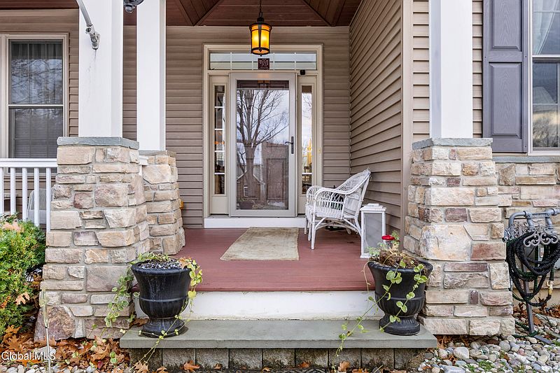 3rd image of 18 Ridgeview Road