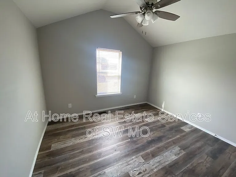 632 S Southgate St — Photo 5