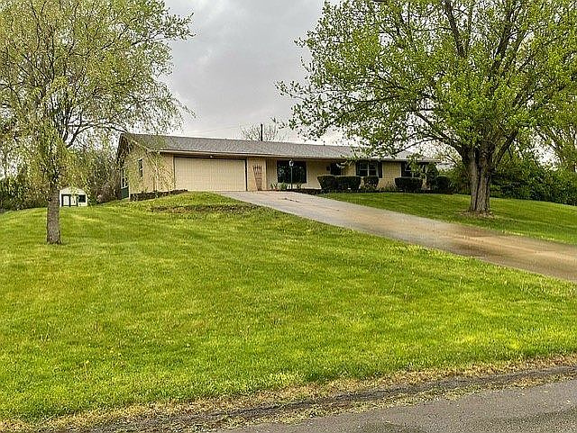 1 mile to Pendleton Schs.