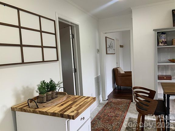 5th image of 358 Woodlawn Ave