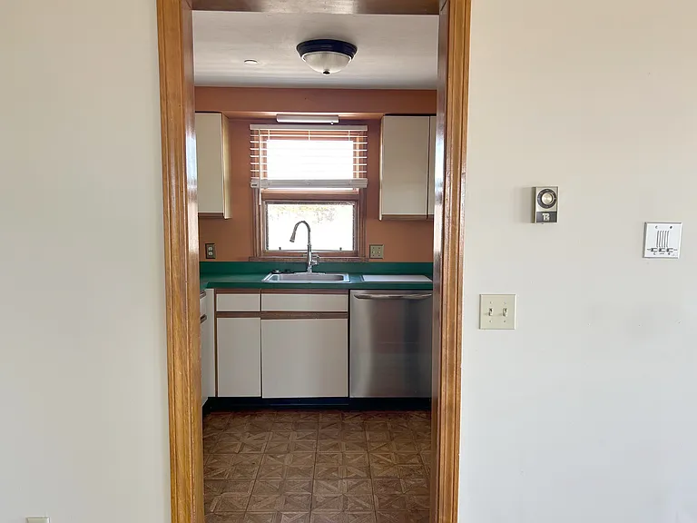 190 Kings Hwy — Photo 12