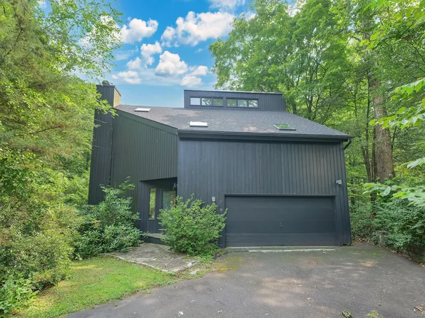 59 Lovelace Drive, West Hartford, CT 06117