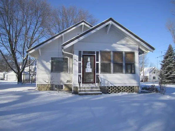 110 2nd Ave SE, Britt, IA 50423