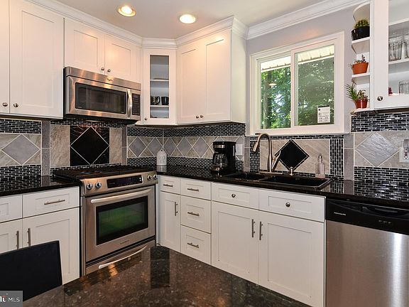 2nd image of 5118 Gainsborough Dr