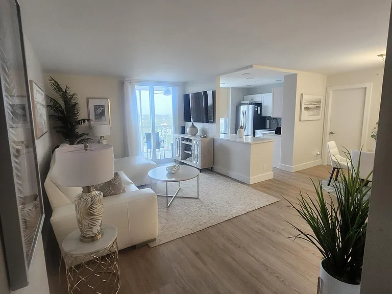 1505 N Riverside Dr #1108 — Photo 8