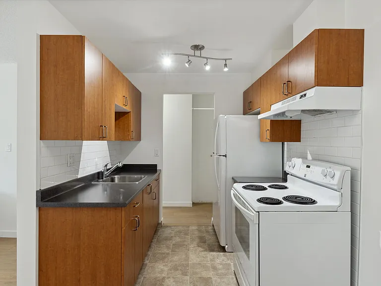 1045 Haro St — Photo 42