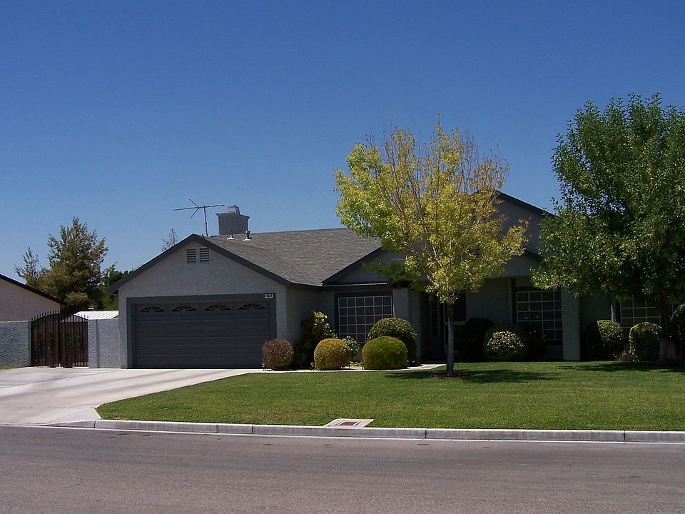 Gorgeous 2025sf single story home on a 1/3 ac!