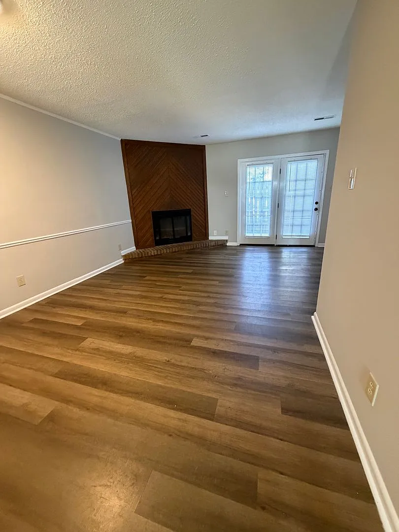 City Living Made Easy! Available Now! — Photo 2