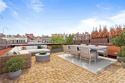 330 Newbury St #PENTHOUSE Photo 1