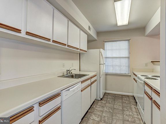 5th image of 9635 Hagel Cir Suite D