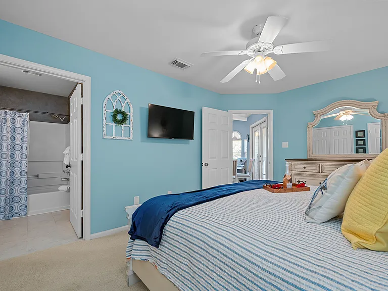 Master Bedroom - King bed
All linen & terry provided