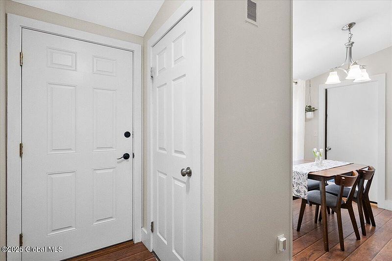 3rd image of 31 Thimbleberry Road