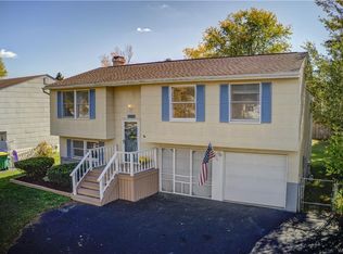 7065 Academy Ln, Lockport, NY 14094