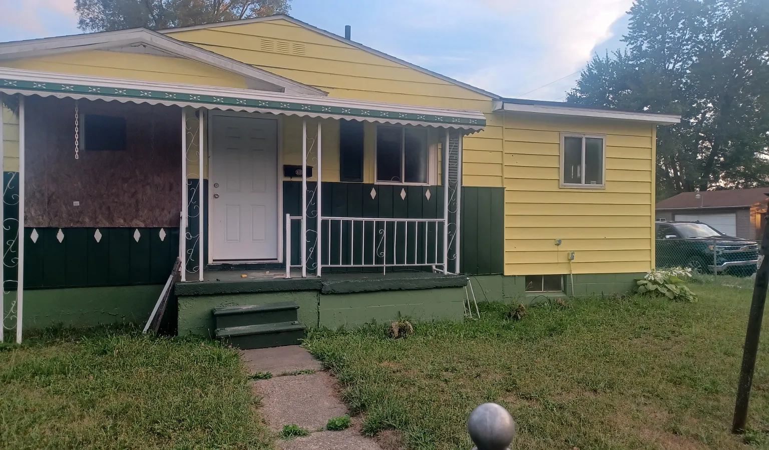 3 bed, 1.5 bath, 1008 sqft, $1,000 — Photo 1