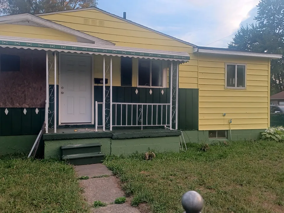 525 W Bundy Ave