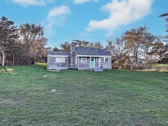 2nd image of 24 Point Meadows Rd