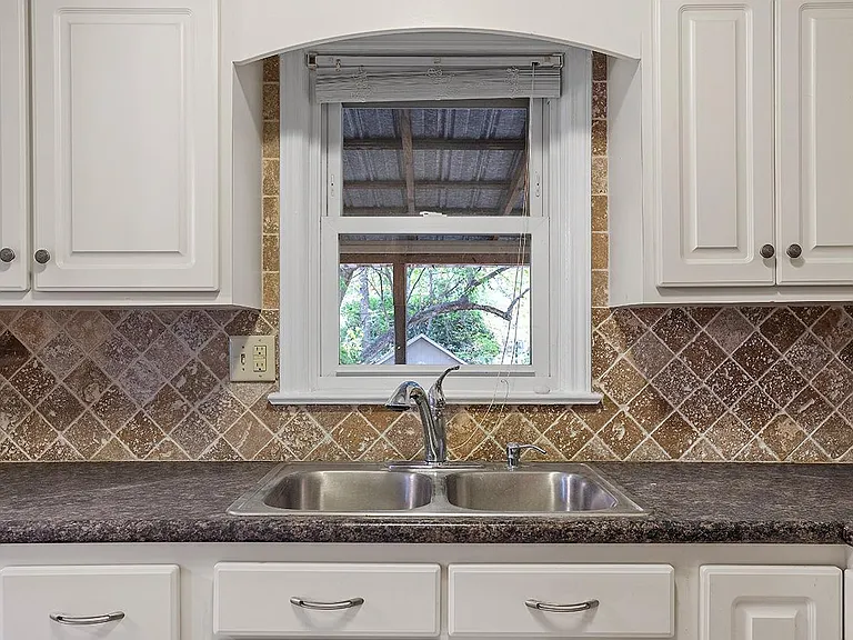 2111 Tudor Pl — Photo 12