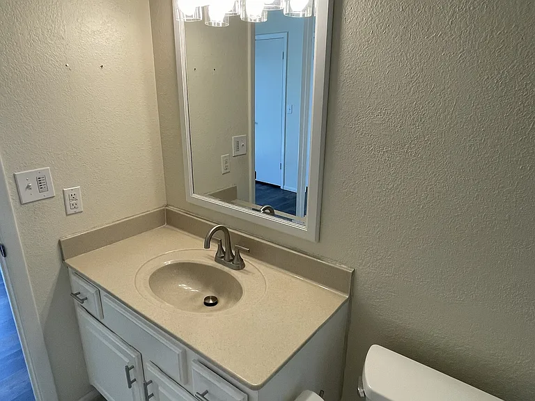 1014 E Michelle Dr — Photo 18