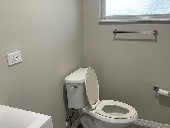 4th image of 1013 Neptune Dr #B